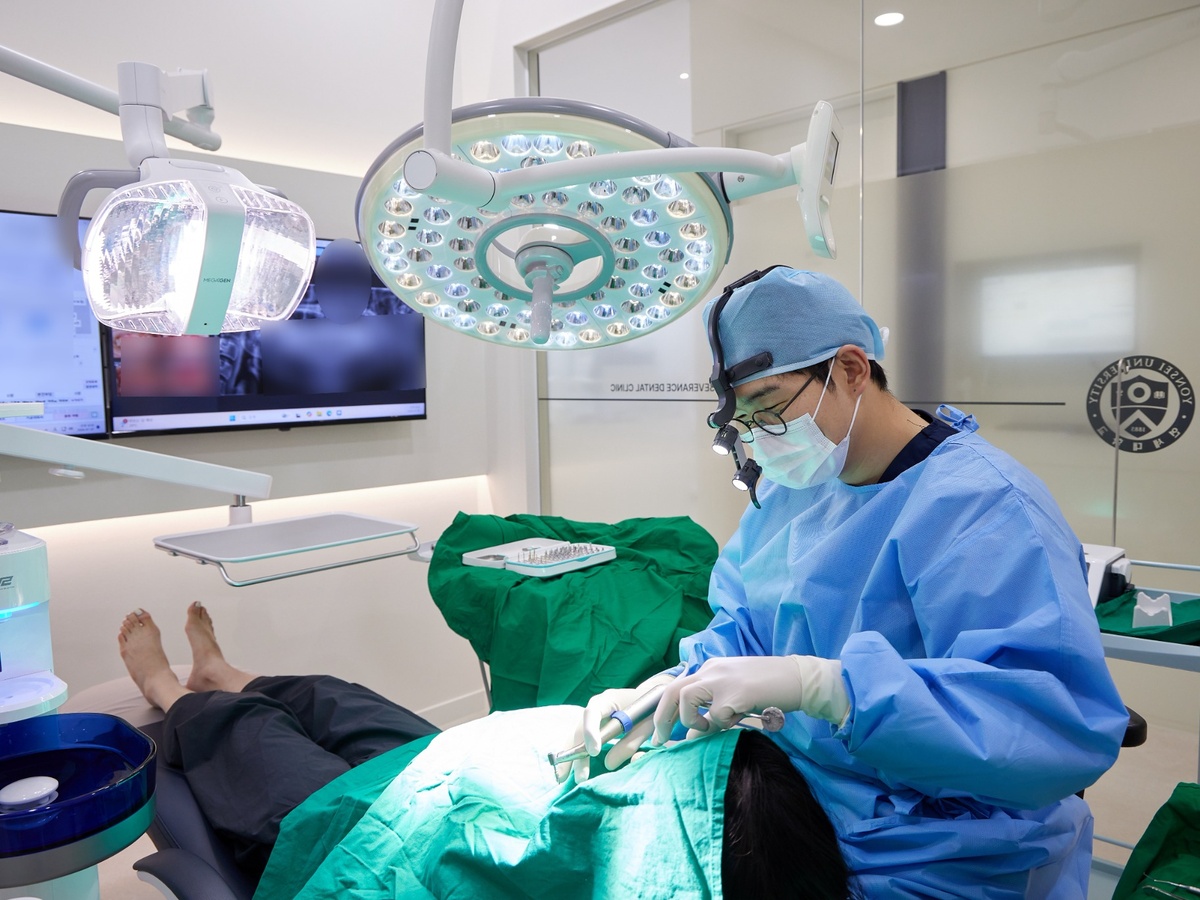 신길 치과 임플란트와 자연치 보존 — 보철 기준으로 역산하는 임플란트 식립 설계 이미지 (1200x900px)